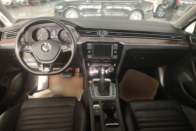 Used Volkswagen Magotan 2019 330TSI DSG Leading Edition China V Standard Interior 3