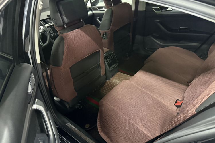 Used Volkswagen Magotan 2019 330TSI DSG Leading Model China VI Standard Interior 4