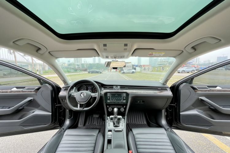Used Volkswagen Magotan 2019 330TSI DSG Leading Model China VI Standard Interior 4