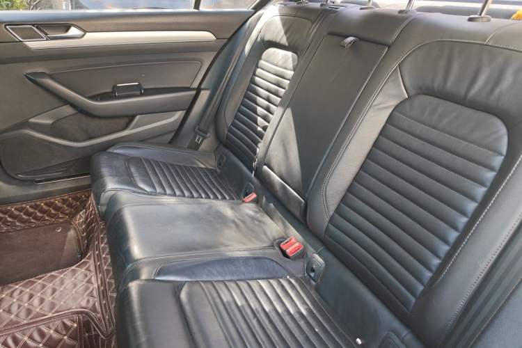 Used Volkswagen Magotan 2019 330TSI DSG Leading Model China VI Standard Interior 4