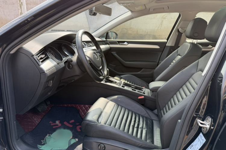 Used Volkswagen Magotan 2019 330TSI DSG Leading Model China VI Standard Interior 4