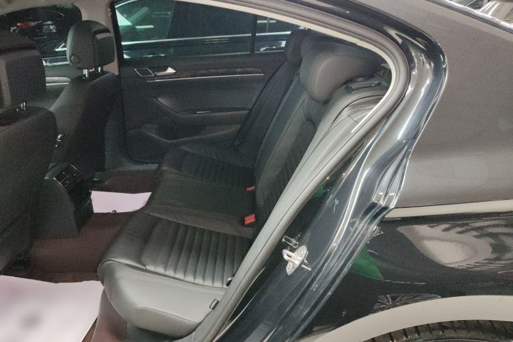 Used Volkswagen Magotan 2019 330TSI DSG Luxury Version China VI Standard Interior 4