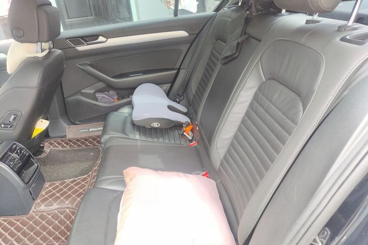 Used Volkswagen Magotan 2019 330TSI DSG Leading Model China VI Standard Interior 4