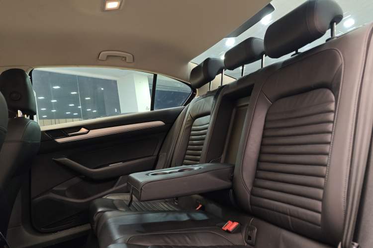 Used Volkswagen Magotan 2019 280TSI DSG Comfort Model China VI Standard Interior 4