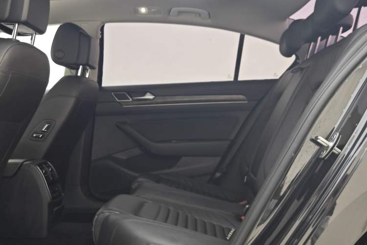 Used Volkswagen Magotan 2019 330TSI DSG Luxury Model China V Standard Interior 4
