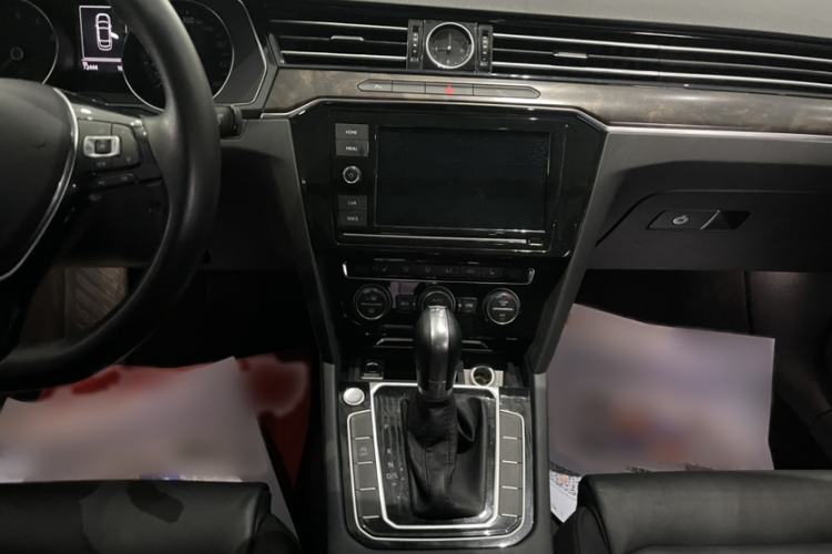 Used Volkswagen Magotan 2019 330TSI DSG Luxury Model China V Standard Interior 4
