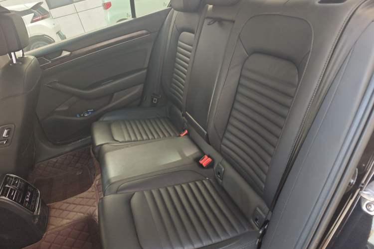 Used Volkswagen Magotan 2019 330TSI DSG Luxury Version China VI Standard Interior 4