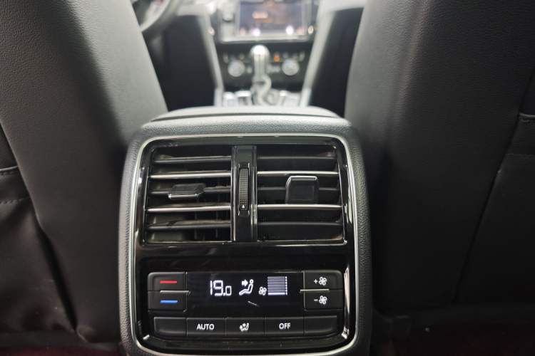 Used Volkswagen Magotan 2019 330TSI DSG Luxury Model China V Standard Interior 4