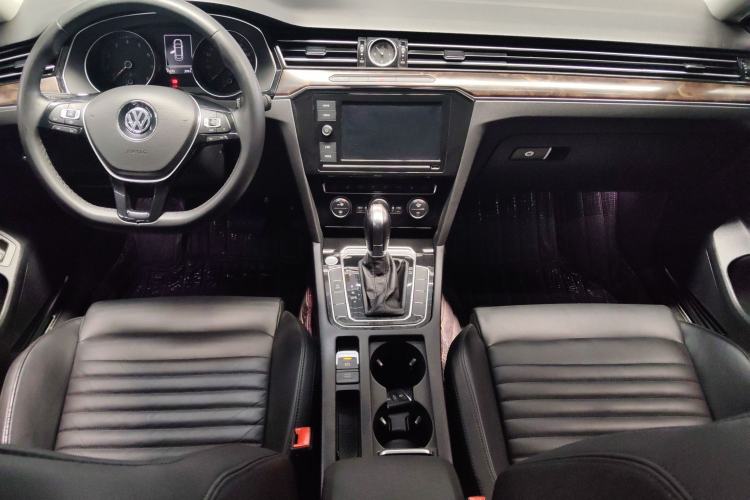 Used Volkswagen Magotan 2019 330TSI DSG Luxury Version China VI Standard Interior 4