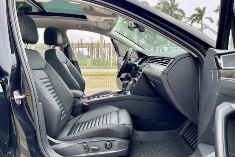 Used Volkswagen Magotan 2019 330TSI DSG Leading Model China VI Standard Interior 5