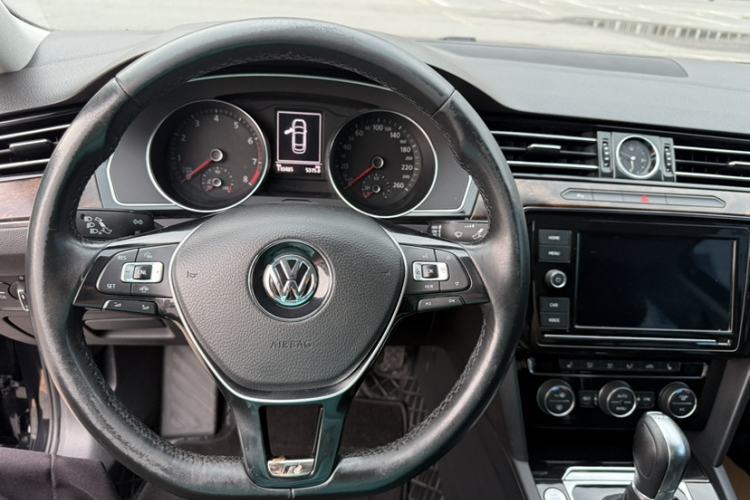 Used Volkswagen Magotan 2019 330TSI DSG Luxury Version China VI Standard Interior 5