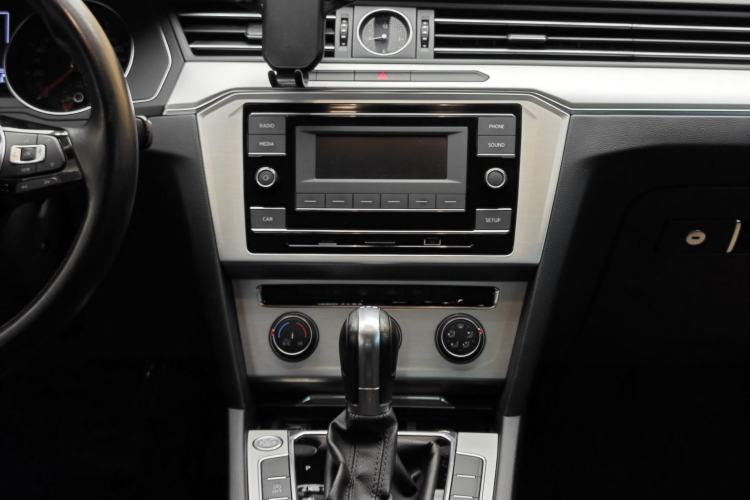Used Volkswagen Magotan 2019 280TSI DSG Comfort Model China VI Standard Interior 5