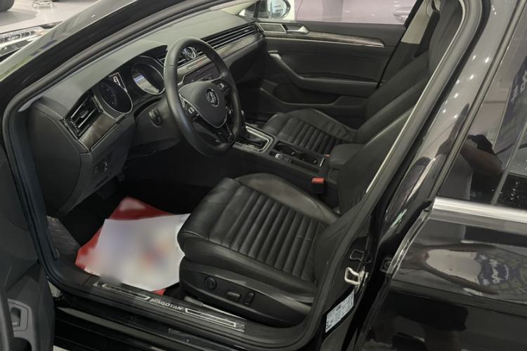 Used Volkswagen Magotan 2019 330TSI DSG Luxury Model China V Standard Interior 5