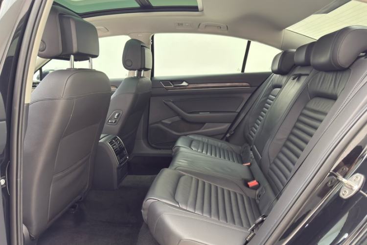 Used Volkswagen Magotan 2019 330TSI DSG Luxury Version China VI Standard Interior 5