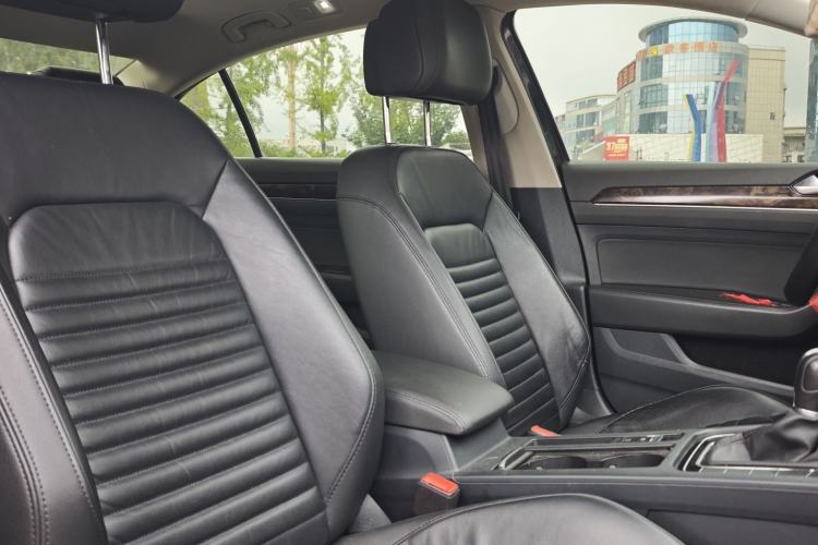 Used Volkswagen Magotan 2019 330TSI DSG Luxury Model China V Standard Interior 5