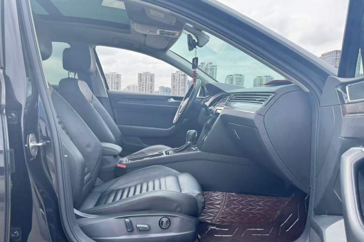 Used Volkswagen Magotan 2019 330TSI DSG Luxury Version China VI Standard Interior 5