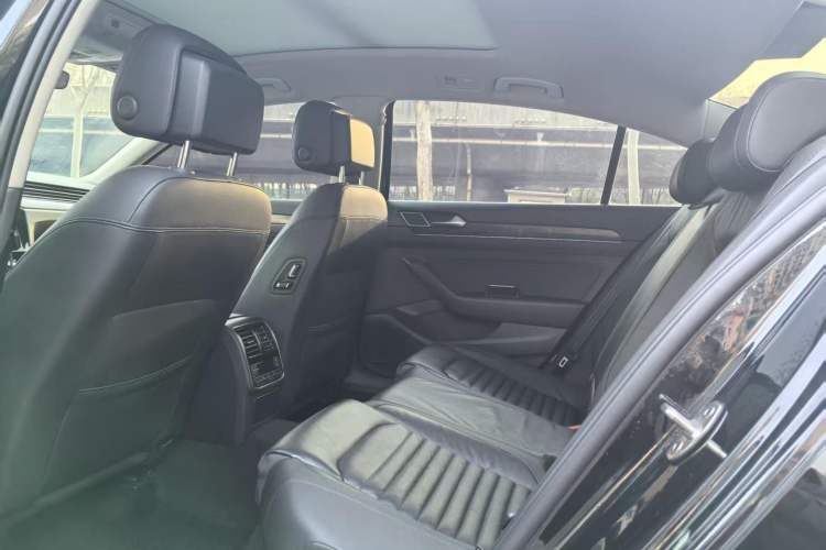 Used Volkswagen Magotan 2019 330TSI DSG Luxury Version China VI Standard Interior 5