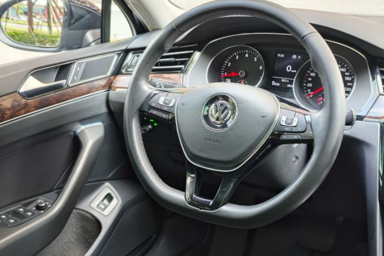 Used Volkswagen Magotan 2019 330TSI DSG Leading Model China VI Standard Interior 7
