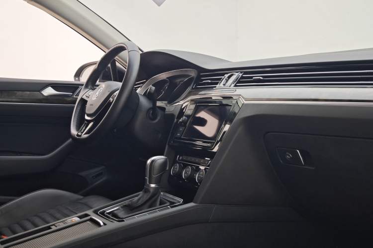 Used Volkswagen Magotan 2019 330TSI DSG Luxury Model China V Standard Interior 7