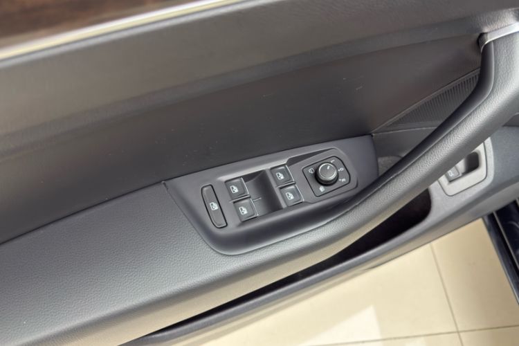 Used Volkswagen Magotan 2019 330TSI DSG Luxury Version China VI Standard Interior 7