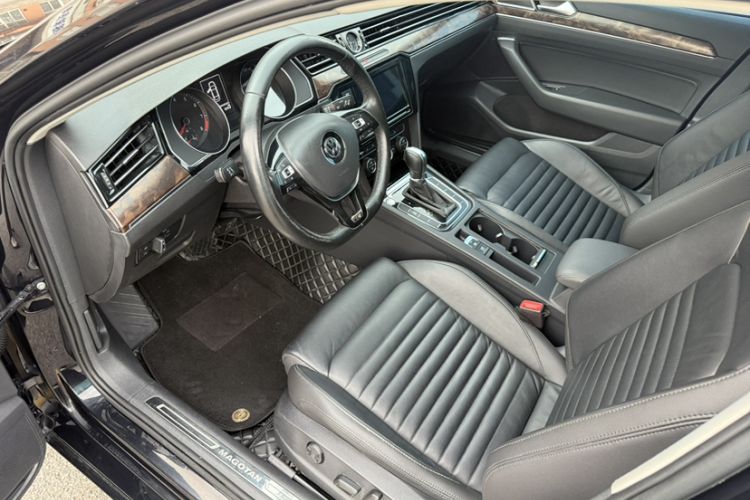 Used Volkswagen Magotan 2019 330TSI DSG Luxury Version China VI Standard Interior 8