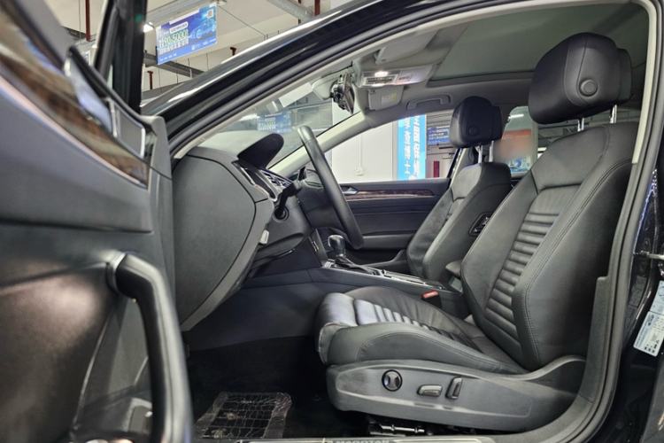 Used Volkswagen Magotan 2019 330TSI DSG Luxury Model China V Standard Interior 9