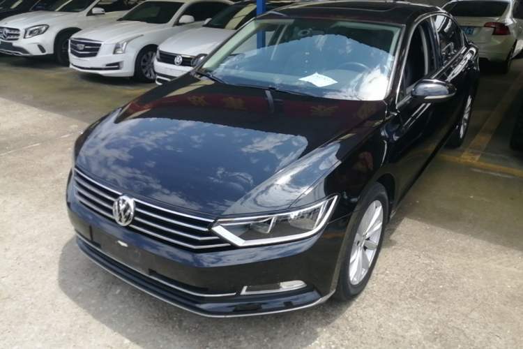 Used Volkswagen Magotan 2019 280TSI DSG Leading Model China VI Standard Guazi used car, China used car export, Used car for sale, Used cars, Cheapest cars for sale