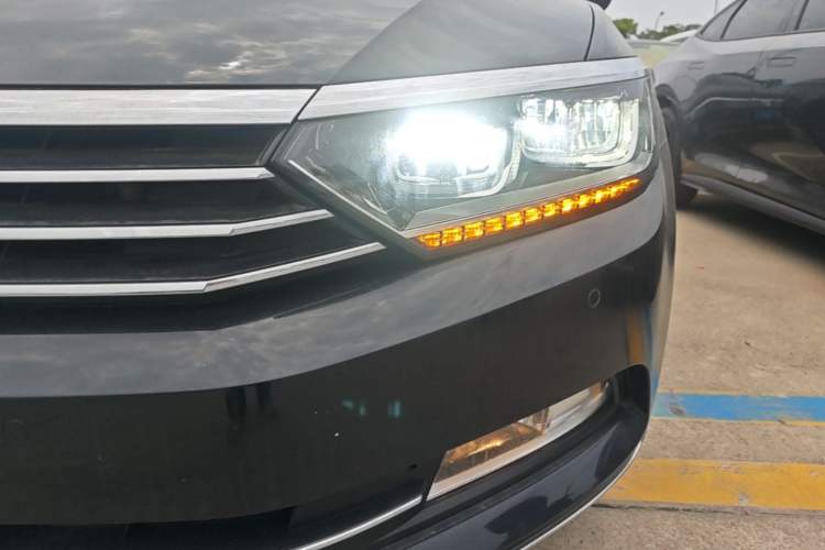 Used Volkswagen Magotan 2019 330TSI DSG Leading Model China VI Standard Left Front Headlight
