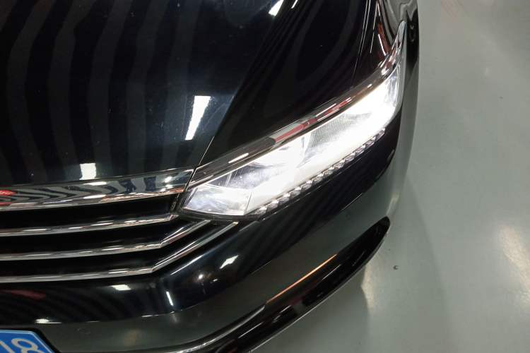 Used Volkswagen Magotan 2019 330TSI DSG Luxury Version China VI Standard Left Front Headlight