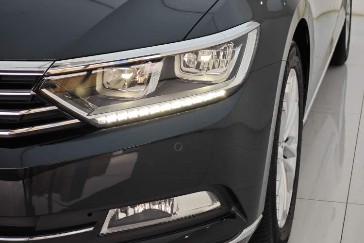 Used Volkswagen Magotan 2019 330TSI DSG Luxury Model China V Standard Left Front Headlight