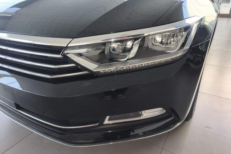 Used Volkswagen Magotan 2019 330TSI DSG Luxury Version China VI Standard Left Front Headlight