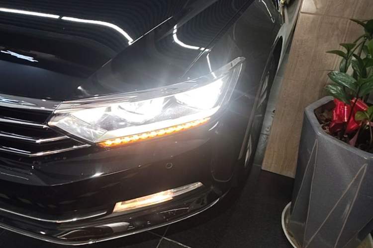 Used Volkswagen Magotan 2019 330TSI DSG Leading Model China VI Standard Left Front Headlight