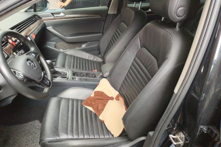 Used Volkswagen Magotan 2019 330TSI DSG Luxury Version China VI Standard Left Front Seat