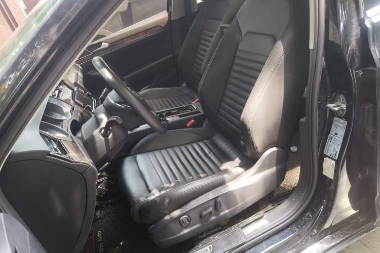 Used Volkswagen Magotan 2019 330TSI DSG Leading Model China VI Standard Left Front Seat