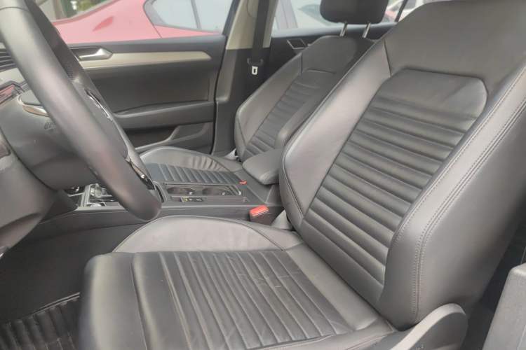 Used Volkswagen Magotan 2019 330TSI DSG Leading Edition China V Standard Left Front Seat