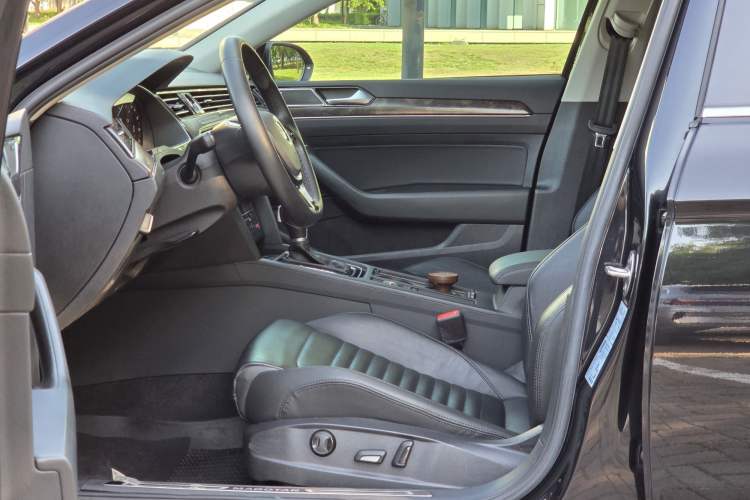 Used Volkswagen Magotan 2019 330TSI DSG Luxury Model China V Standard Left Front Seat