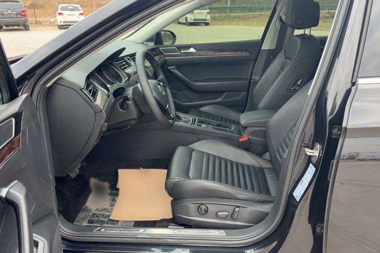 Used Volkswagen Magotan 2019 330TSI DSG Luxury Version China VI Standard Left Front Seat