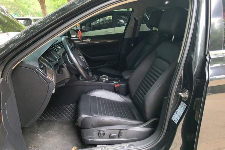 Used Volkswagen Magotan 2019 330TSI DSG Luxury Version China VI Standard Left Front Seat