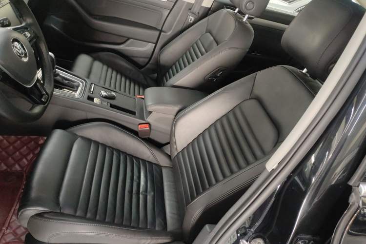 Used Volkswagen Magotan 2019 330TSI DSG Leading Model China VI Standard Left Front Seat