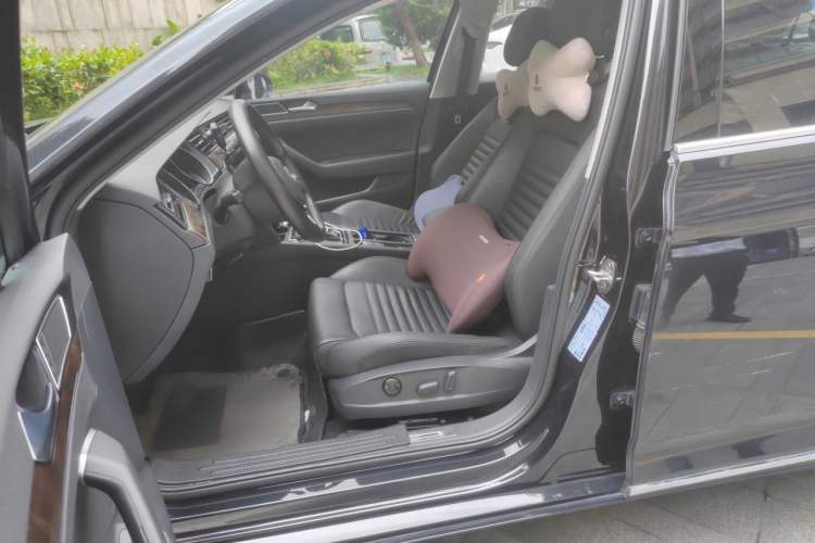 Used Volkswagen Magotan 2019 330TSI DSG Luxury Version China VI Standard Left Front Seat