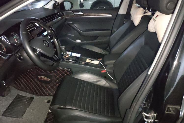Used Volkswagen Magotan 2019 330TSI DSG Luxury Version China VI Standard Left Front Seat