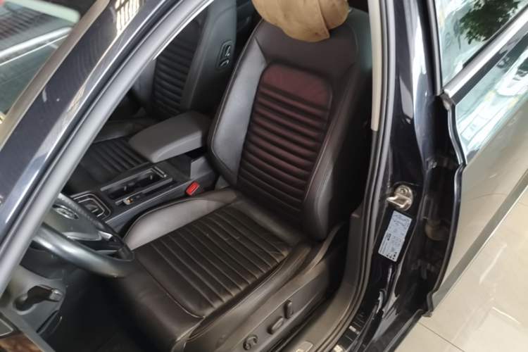 Used Volkswagen Magotan 2019 330TSI DSG Luxury Version China VI Standard Left Front Seat