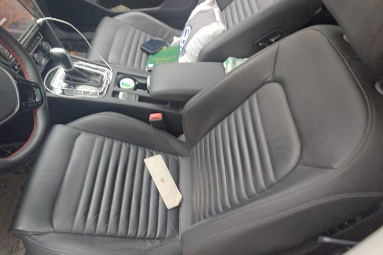 Used Volkswagen Magotan 2019 330TSI DSG Luxury Version China VI Standard Left Front Seat