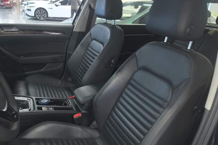 Used Volkswagen Magotan 2019 330TSI DSG Luxury Version China VI Standard Left Front Seat