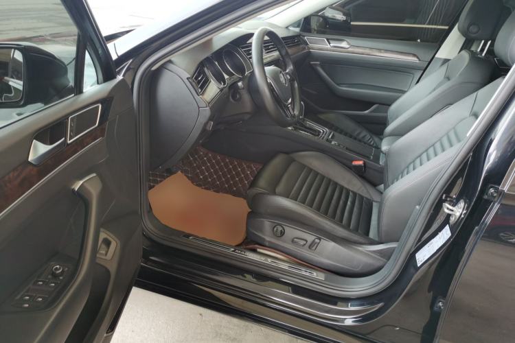 Used Volkswagen Magotan 2019 330TSI DSG Luxury Version China VI Standard Left Front Seat