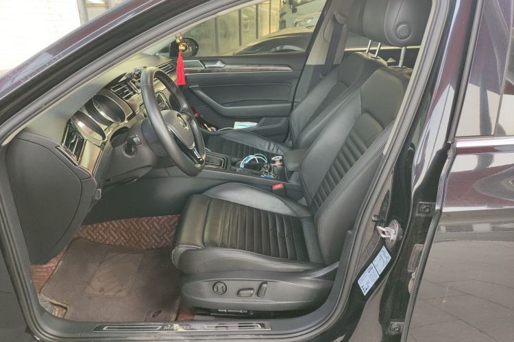 Used Volkswagen Magotan 2019 330TSI DSG Luxury Version China VI Standard Left Front Seat