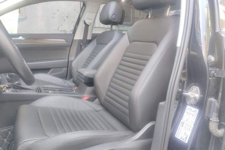 Used Volkswagen Magotan 2019 330TSI DSG Luxury Version China VI Standard Left Front Seat