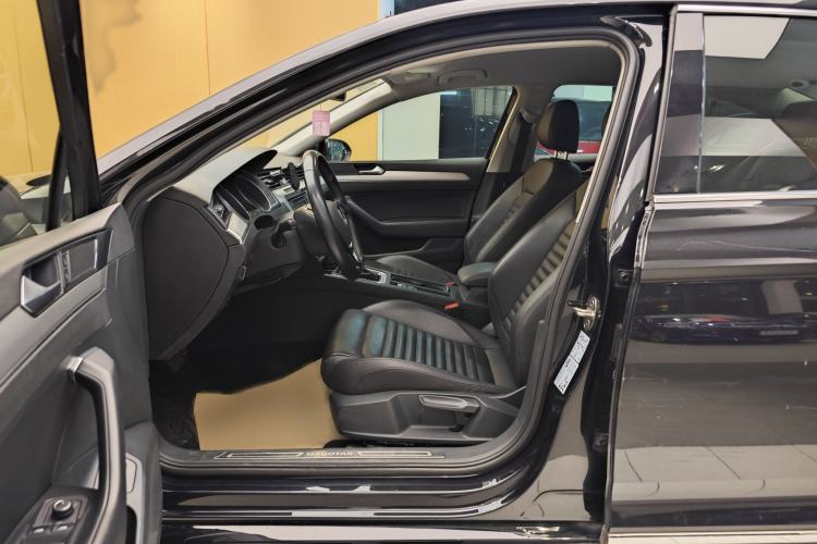 Used Volkswagen Magotan 2019 280TSI DSG Comfort Model China VI Standard Left Front Seat