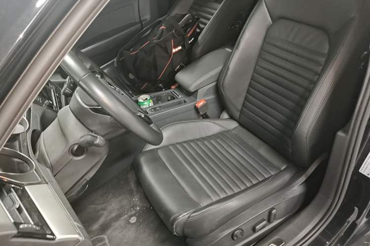 Used Volkswagen Magotan 2019 330TSI DSG Leading Edition China V Standard Left Front Seat