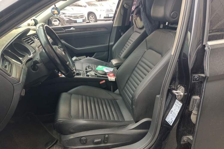 Used Volkswagen Magotan 2019 330TSI DSG Luxury Model China V Standard Left Front Seat